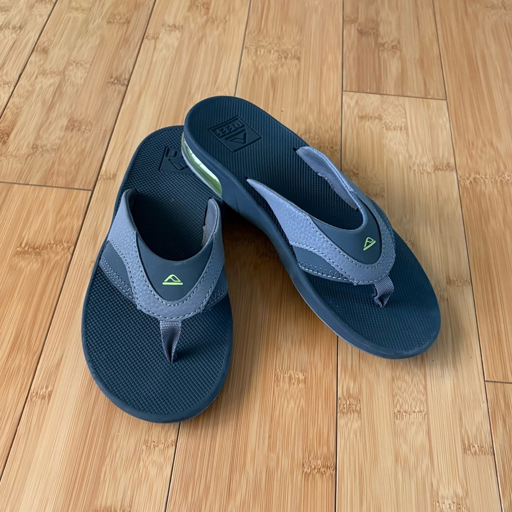 ⚓️ Reef Boys Flip Flops ⚓️ Size 4/5